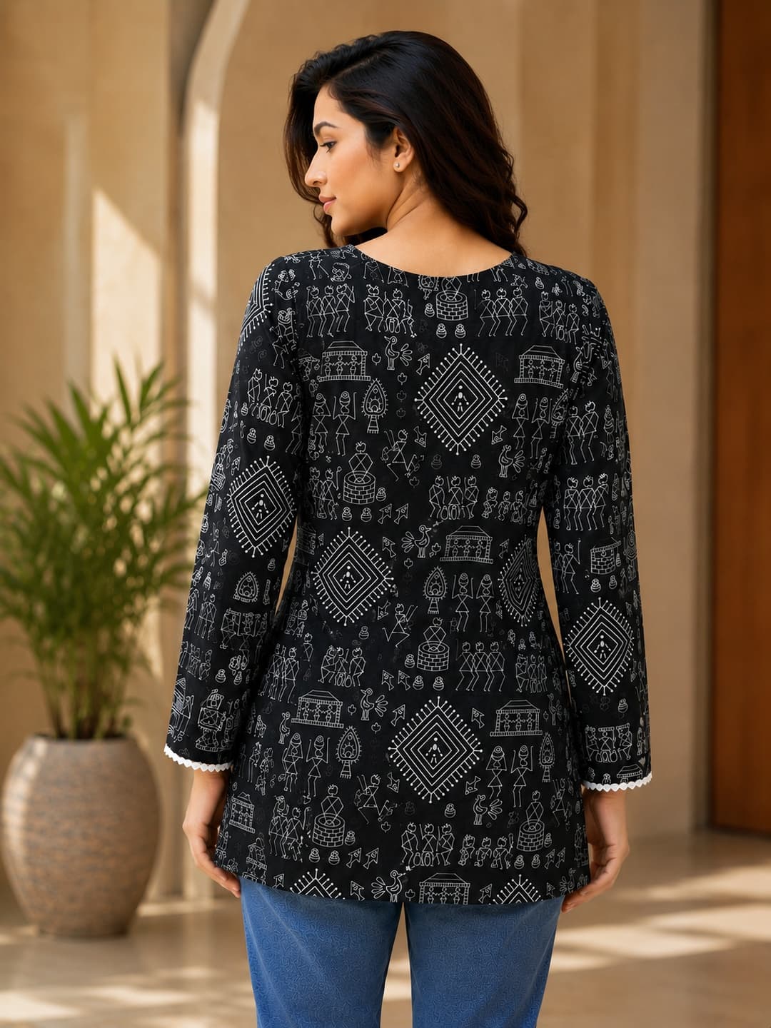 Women Black Warli Printed Cotton Ethnic Kurti - View 3