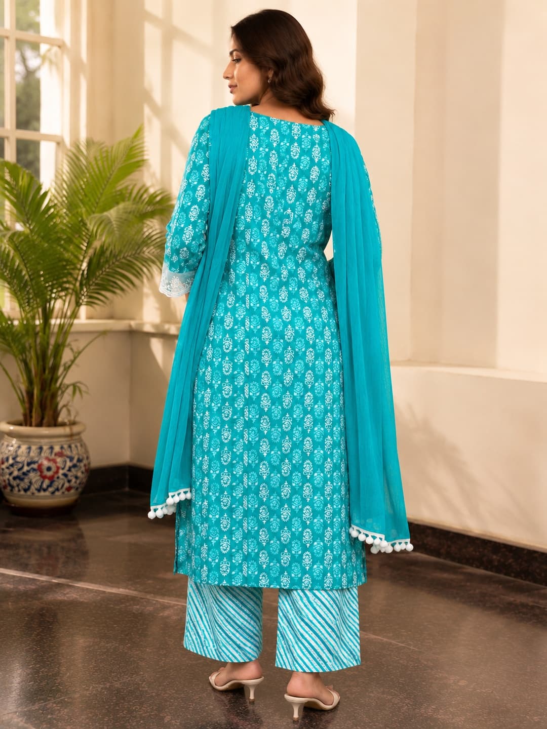 Turquoise Floral Kurta Set with Dupatta - View 3